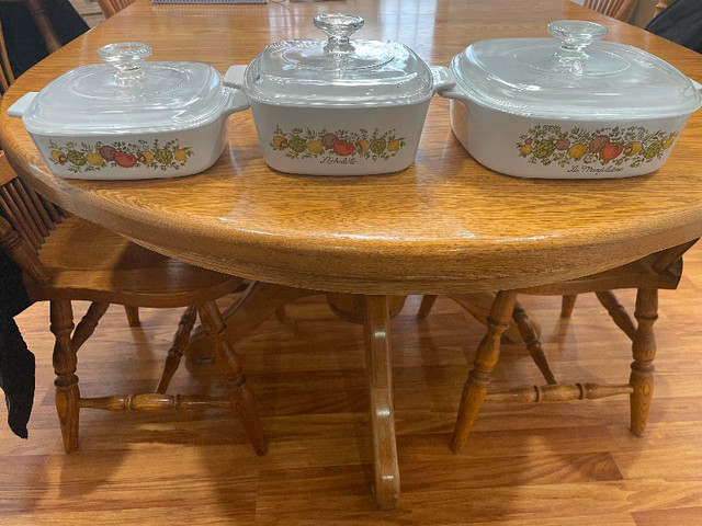 Selling my vintage 3 pc Corning ware set in Arts & Collectibles in Kingston