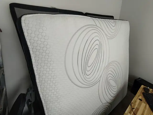 King Size Mattress with Box Spring and Metal Frame62864365822467121