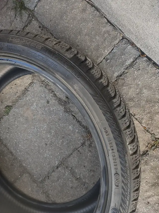 -4 pneus hiver Nokian Hakkapeliitta 225-40R19 comme neufs in Tires & Rims in Laval / North Shore - Image 7