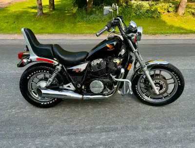 This classic Honda is in excellent condition, it is ready to ride, everything works, has a brand new...