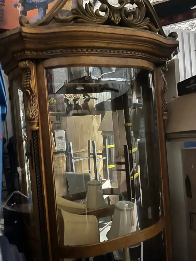 Display cabinets in Dressers & Wardrobes in Markham / York Region - Image 7