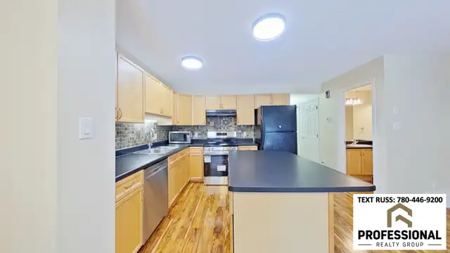 2 Bed / 2.5 Bath Half-Duplex in SW Edmonton with Single Garage