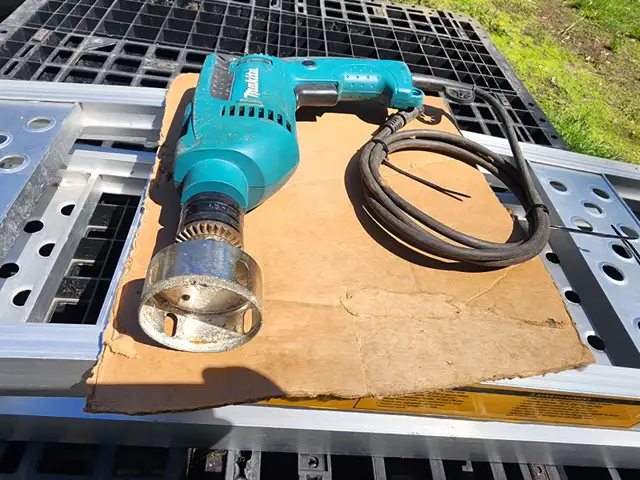 Makita HP1640 Hammer Drill Corded in Power Tools in Windsor Region - Image 8