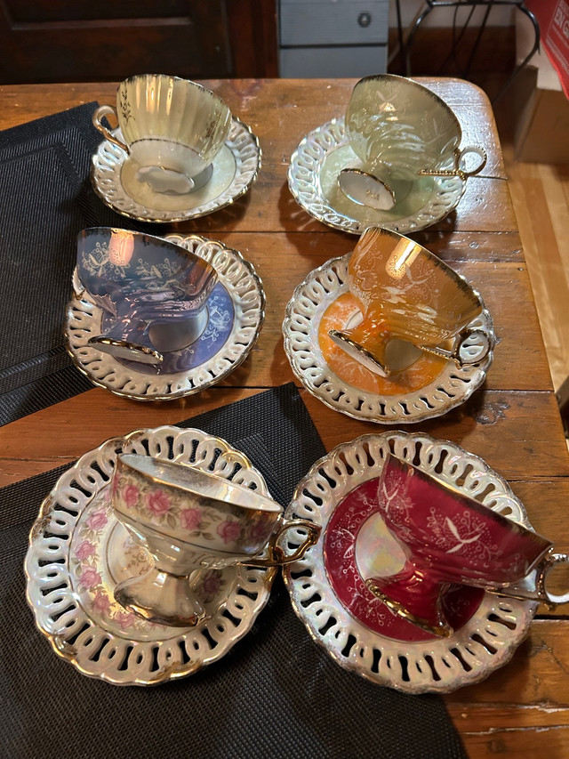Fine porcelaine -Tasses et soucoupes  dans Art et objets de collection  à Ville de Montréal - Image 2