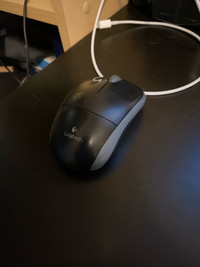 Logitech mouse. Missing dongle, for parts only