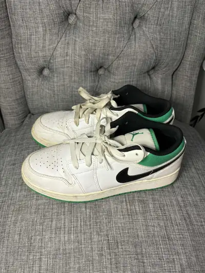 Air Jordan 1 lows ‘white lucky green’ running shoes Excellent!, View more