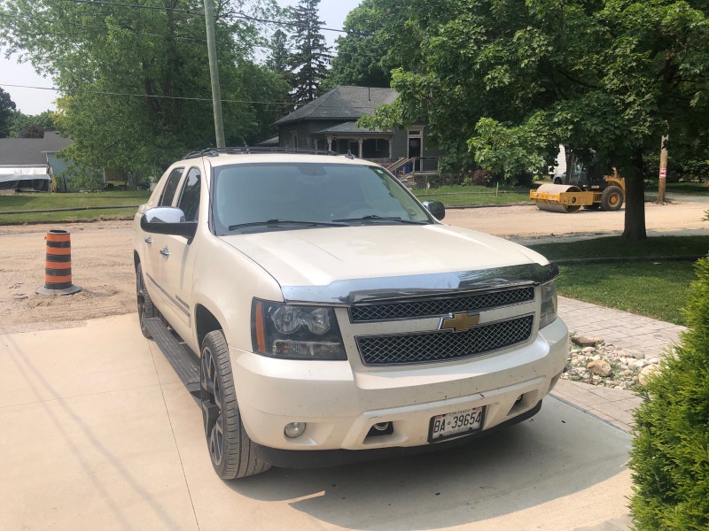 2012 Chevy avalanche Cars & Trucks Grand Bend Kijiji