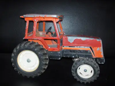 ERTL Vintage ALLIS CHALMERS 8010 Farm Tractor. As seen for $150. Steel body. Rubber Tires. Several d...
