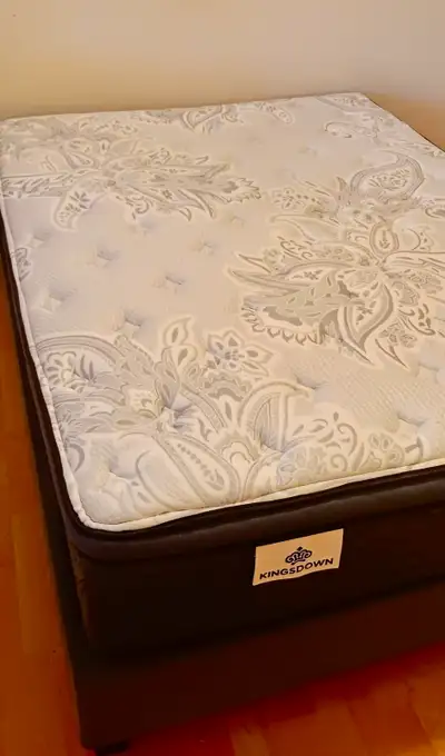 Kingsdown Queen Bed Set, View more