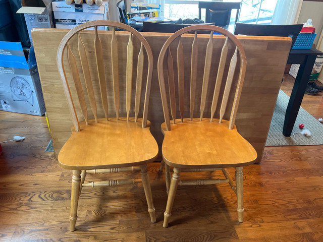 5x3 foot solid wood table with 6 wood chairs in Dining Tables & Sets in Moncton - Image 2