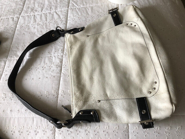 White leather purse in Women's - Bags & Wallets in Regina - Image 3