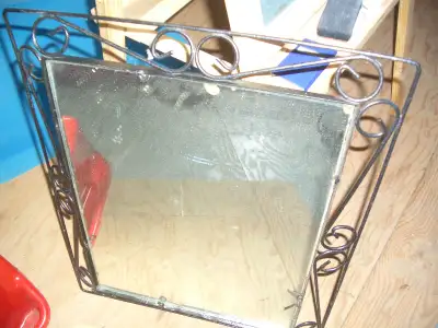 contour pour miroir en fer style antique 40 dollars, View more