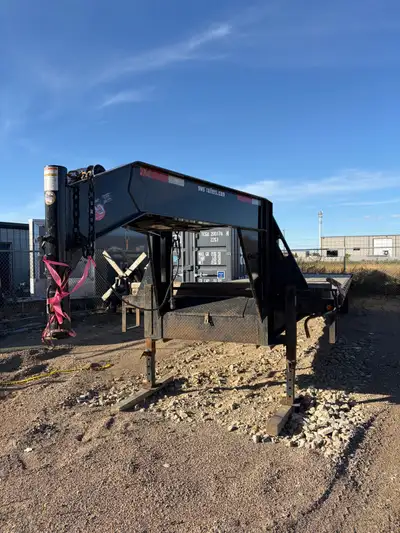 5 th wheel trailer flat bed , 2025 A b u trailer 35+5 ft long , gooseneck ,2x15000 lbs axels has att...