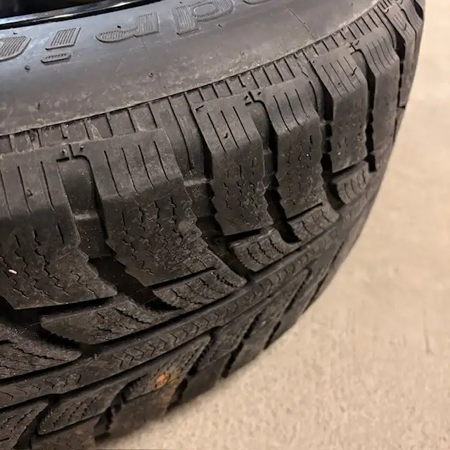 Pneu hiver BFGoodrich Winter T/A KSI 235 65 r18 avec jantes in Tires & Rims in Longueuil / South Shore - Image 3