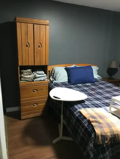 Room available on Uplands near Riverside. $850/mo ***female tenants only*** - short-term or long-ter...
