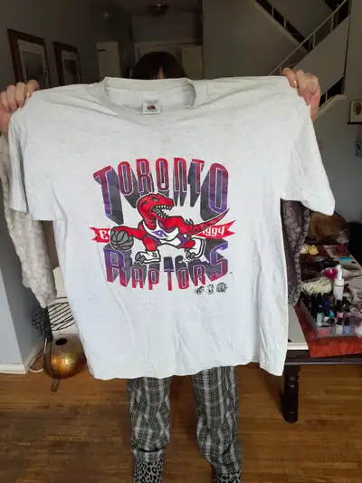 EXCELLENT OVERALL CONDITION LIGHTLY WORN BRIGHT COLOURS HAS A SMALL LIGHT STAIN ON FRONT OF SHIRT AB...