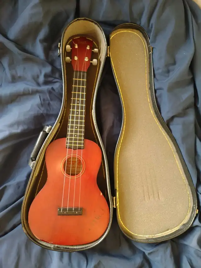"Pure Hawaiian" Ukulele