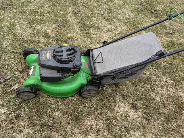 Tondeuse lawnboy autotractée in Lawnmowers & Leaf Blowers in Longueuil / South Shore - Image 4