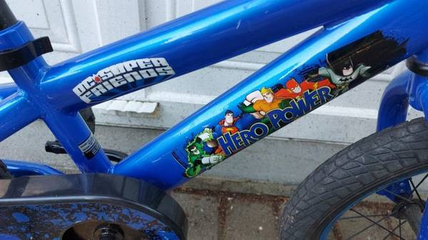 DC SUPER FRIENDS BIKE in Kids in London - Image 2