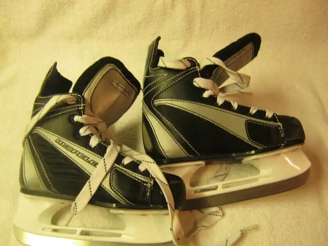 Hespeler Youth hockey skates. in Skates & Blades in City of Toronto - Image 3