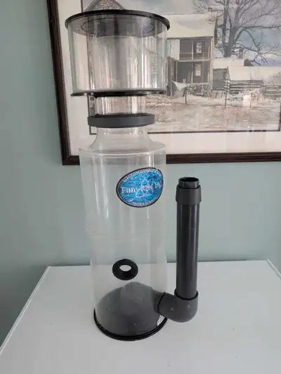 Euro-Reef RS-135 Protein Skimmer for sale. Needs a new pump but otherwise in solid working condition...