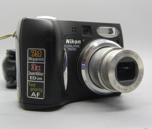 Nikon Coolpix 7600 Compact 7.1MP Digital Camera in Cameras & Camcorders in City of Toronto - Image 3