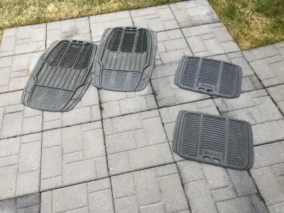 tapis de protection d'auto avant et arrière de marque Michelin comme neuf