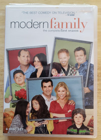 DVD SET: MODERN FAMILY - COMPLETE SEASON 1 ------- 4 DISCS