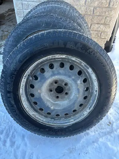 Ice pro suv3 235/65 R 18 5x114.3 mm or 5x4.5 inches center bore is 60.1 mm 2 seasons of use come off...