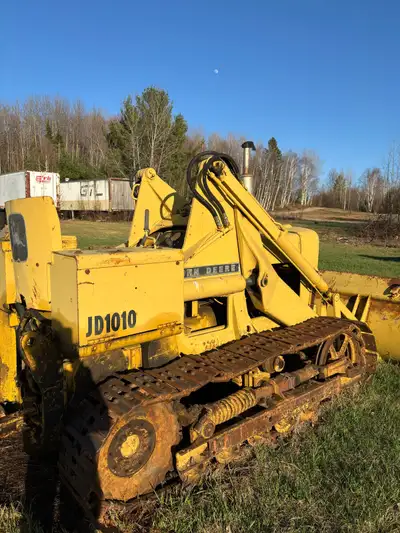 JD1010 John Deere 4 cylinder gas tractor loader for sale, got it to run and drive! Not sure what it...