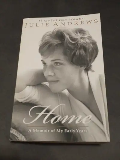 336 pages softcover. Dive into the early life of the beloved Julie Andrews with this engaging biogra...