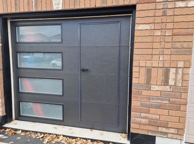 Garage doors with walk through  in Garage Doors & Openers in Oshawa / Durham Region - Image 2