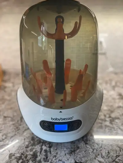 Baby Breeza Bottler Sterilizer in good condition. Small crack in the lid - still in perfect working...