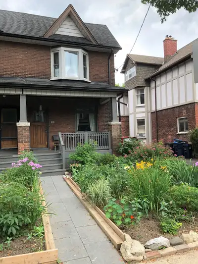 Bright, renovated 1-bedroom, 1-bathroom lower-level apartment in a semi-detached home, located in th...