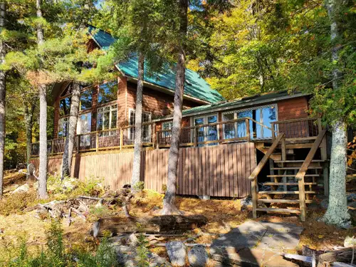 Beautiful South Facing Lake Muskoka Island Cottage for rent. Well situated for a family. Large Sun d...