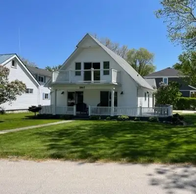 Gorgeous Executive Lakeview Cottage Brights Grove Utilities Inc!