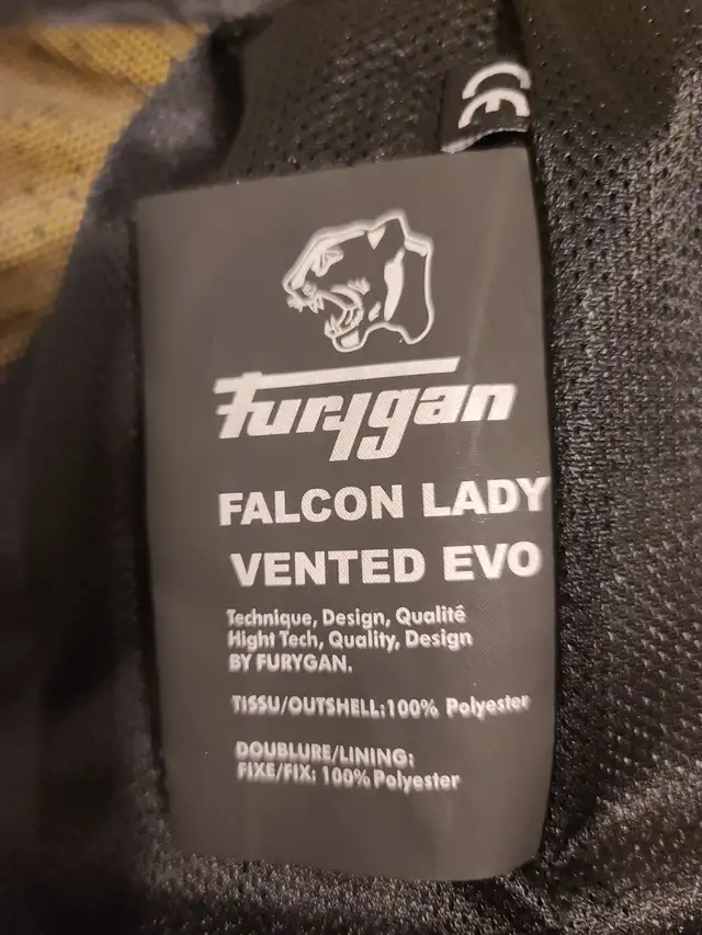 Woman’s motorcycle jacket - medium in Women's - Tops & Outerwear in Oakville / Halton Region - Image 6