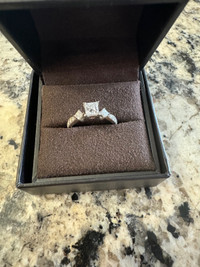 Elegant Princess-Cut Diamond Engagement Ring