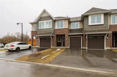 Beautiful, modern 3 bed, 3 bathroom townhome located in a quiet family friendly neighborhood in Stit...