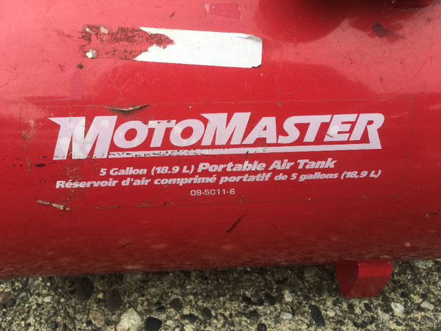 MOTOMASTER - 5 GALLON PORTABLE AIR TANK with hose in Power Tools in Burnaby/New Westminster - Image 2