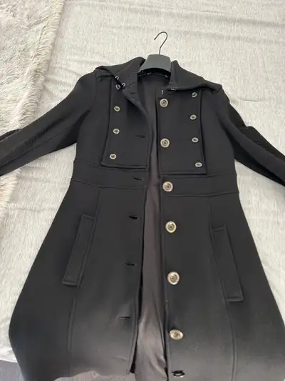 Beautiful lightly worn Black DFV Coat. Very warm well attended coat. Smoke/ pet free environment. Pu...