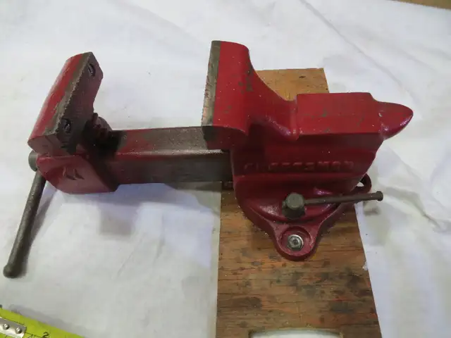 Vise Craftsman (2) 5.5" jaw ($175) & 4.5" jaw $140 in Hand Tools in Windsor Region - Image 3