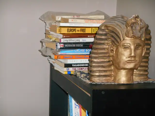 Table/chair/EgyptStatuBike$75mustTakeAll4 samsung9-14/iphone9-13 in Cell Phones in Ottawa - Image 14