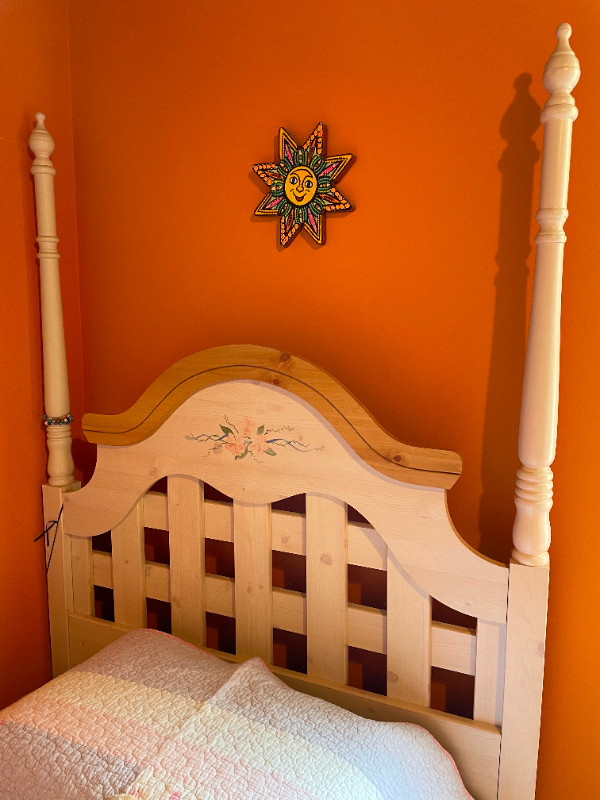Single Poster Bedroom Set dans Lits et matelas  à Dartmouth - Image 4