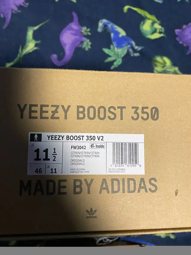 Yeezy citrin size 11.5 w OG Box in Men's Shoes in Markham / York Region - Image 4