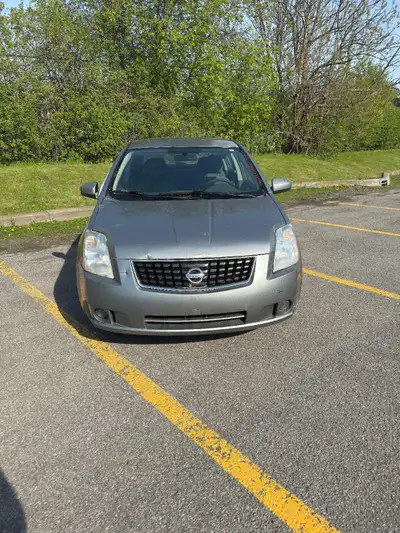 À vendre Nissan Sentra 2008 automatique, 322138 km. L'auto démarre, roule et conduit. Bonne auto pas...