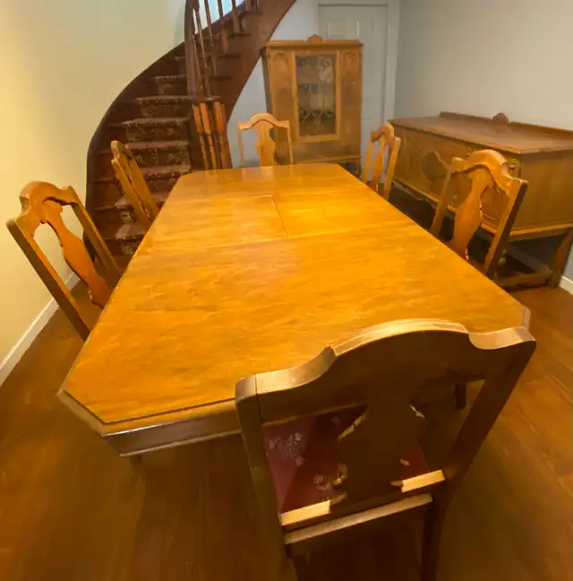 Antique Table in Dining Tables & Sets in Oakville / Halton Region - Image 2