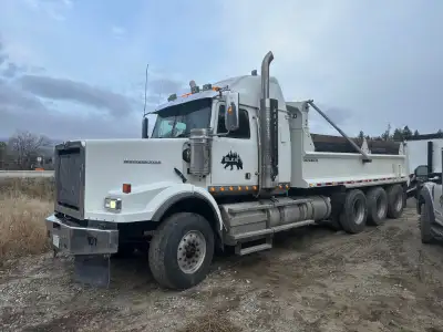 Engine: Detroit DD15, 500 HP Transmission: 18-speed Manual Eaton Axles: Triaxle configuration for en...