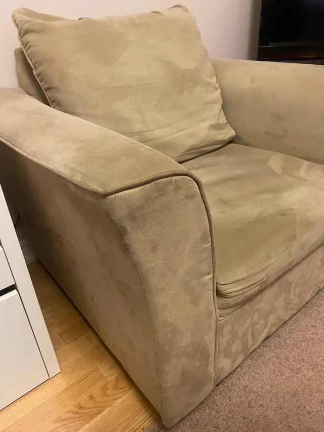 ARMCHAIR in Chairs & Recliners in Markham / York Region - Image 4
