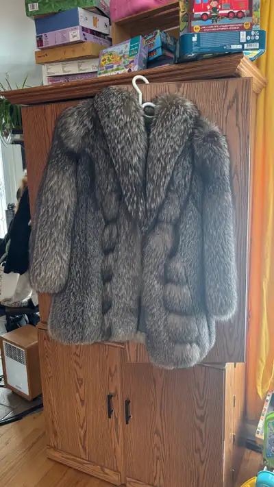 manteau de fourrure veritable en renard argenté, View more